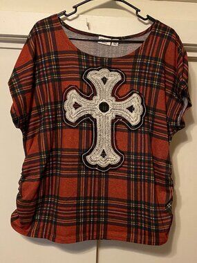 Cato short sleeve red plaid tunic w/ruched sides & white cross, size 18/20W